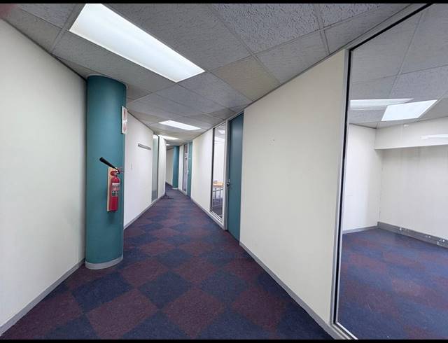 1,120M² OFFICE TO LET IN VORNA VALLEY